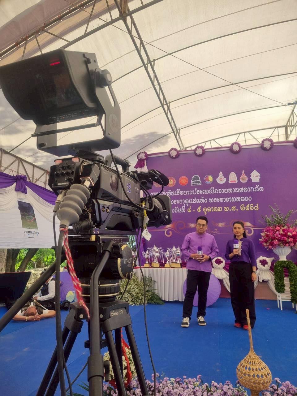 ภาพเบื้องหลัง NBT เชียงใหม่ ถ่ายทอดสด  งานแข่งขันเรือยาวชิงถ้วยพระราชทาน จังหวัดน่าน