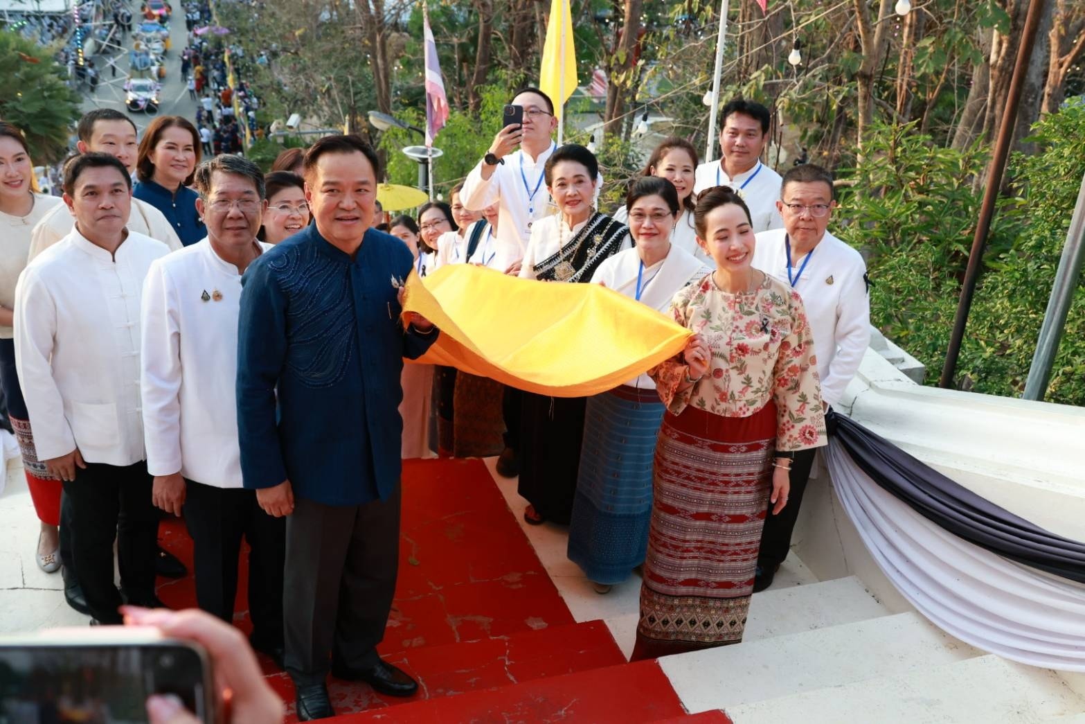 นายกรัฐมนตรี อนุทิน ชาญวีรกูล พร้อมภริยาและคณะ ร่วมงานประเพณีไหว้พระธาตุช่อแฮเมืองแพร่ แห่ตุงหลวง ประจำปี 2569