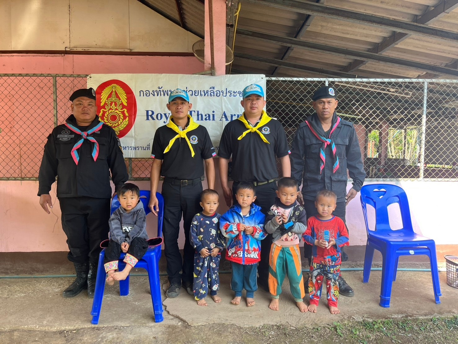 กองกำลังผาเมือง บริการตัดผมแก่เด็กนักเรียน ตามกิจกรรม &ldquo;Army Barber Delivery&rdquo;