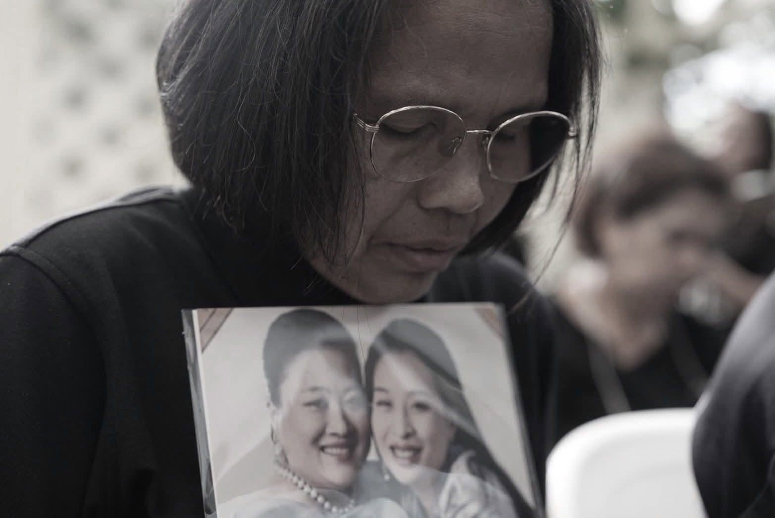 ประชาชนจำนวนมากเดินทางมายังอาคารภูมิสิริมังคลานุสรณ์ โรงพยาบาลจุฬาลงกรณ์ หลังมีแถลงการณ์สำนักพระราชวัง เรื่องการสิ้นพระชนม์ของ สมเด็จพระเจ้าลูกเธอ เจ้าฟ้าพัชรกิติยาภา นเรนทิราเทพยวดี กรมหลวงราชสาริณีสิริพัชร มหาวัชรราชธิดา