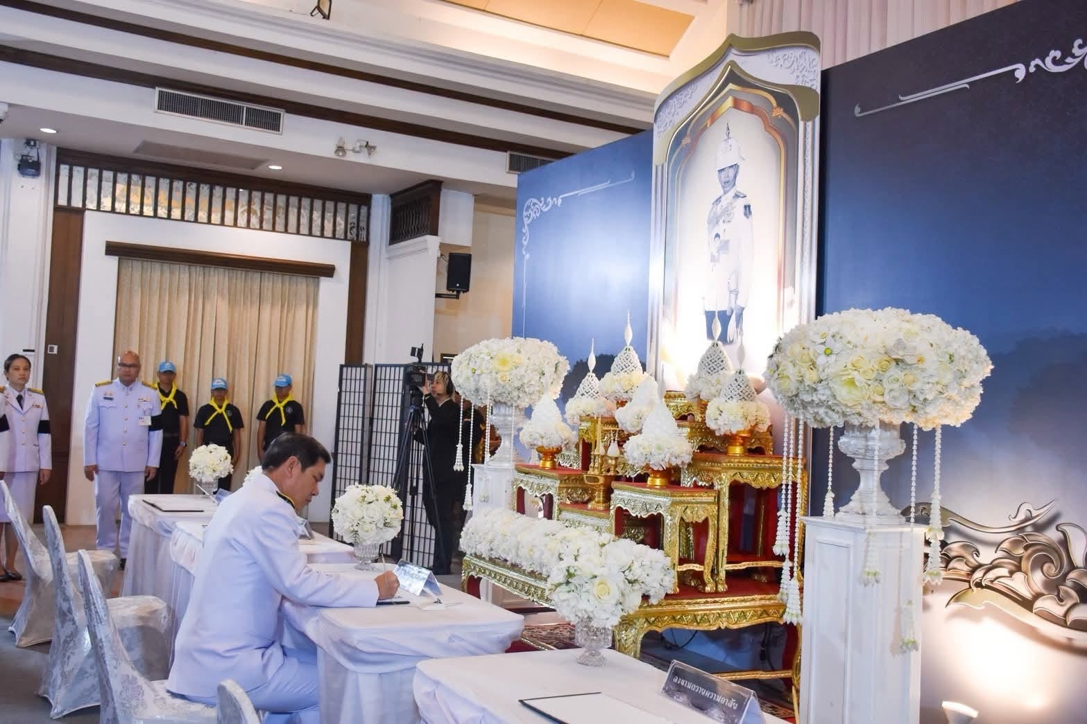 พสกนิกรชาวเชียงใหม่ ร่วมพิธีถวายน้ำสรงพระศพ และลงนามแสดงความอาลัย สมเด็จพระเจ้าลูกเธอ เจ้าฟ้าพัชรกิติยาภา นเรนทิราเทพยวดี กรมหลวงราชสาริณีสิริพัชร มหาวัชรราชธิดา