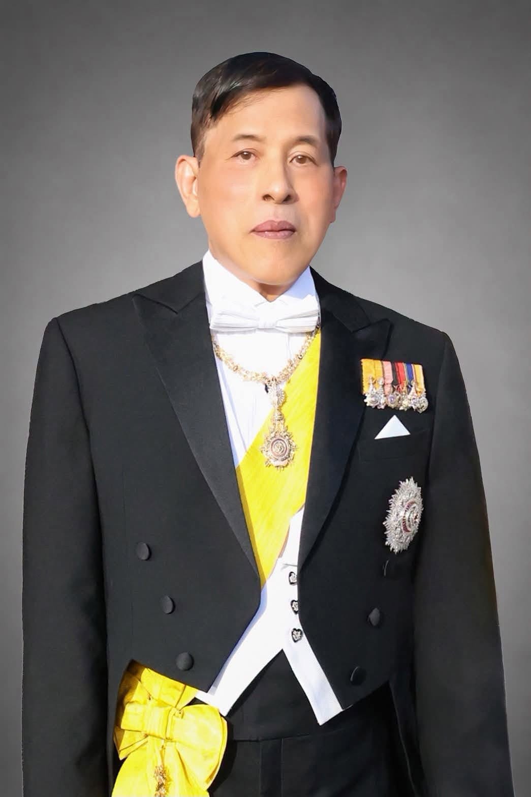 พระบรมฉายาลักษณ์พระราชทาน เนื่องในโอกาสวันเฉลิมพระชนมพรรษา พระบาทสมเด็จพระเจ้าอยู่หัว ๒๘ กรกฎาคม พุทธศักราช ๒๕๖๙