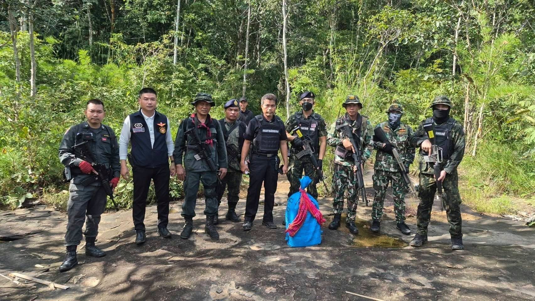 &ldquo;สุชาติ&rdquo; ชูภารกิจ ทส. สกัดยาเสพติดผ่านช่องทางป่า! ผนึก ตชด. ยึดยาบ้า 2 แสนเม็ด ชายแดนอุบลฯ